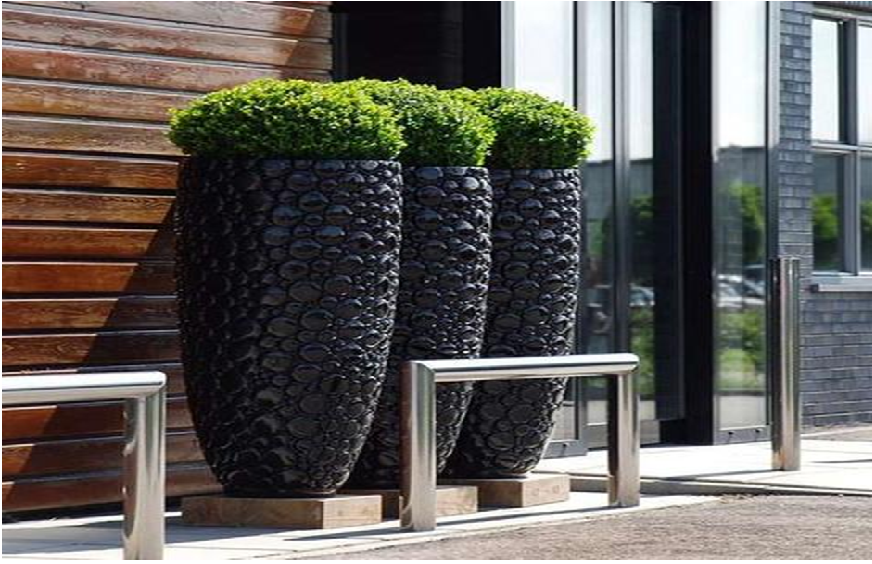 How to use planters in your outdoor landscapes